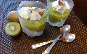 Fehércsokis, kivis panna cotta