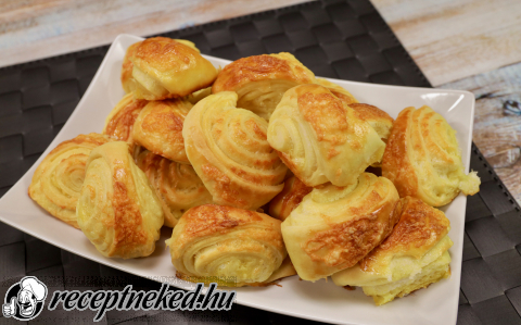 Sajtos Haromszogek Recept Receptneked Konyhajabol Receptneked Hu