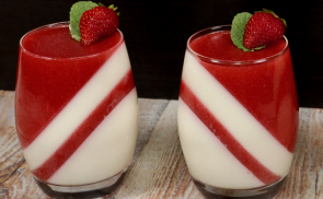 Csíkos epres panna cotta