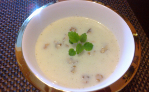 Bazsalikomos patisszon leves pírított dióval