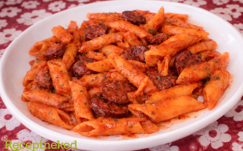 Kolbászos, paradicsomos penne