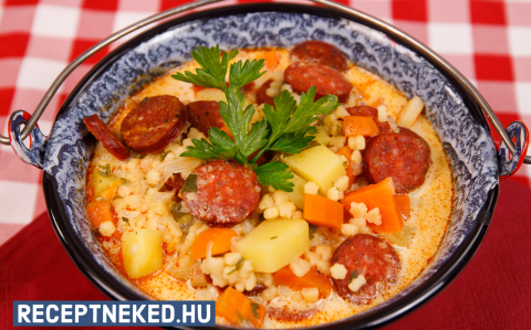 Kolbászos tarhonyaleves