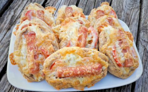 Teljes kiőrlésű virslis hajó