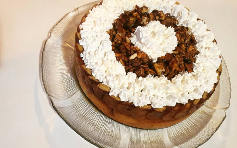 Almáspite sajttorta karamellizált dióval recept fotóval Almáspite sajttorta karamellizált dióval