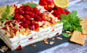 Sütés nélküli sajttorta nektarinnal