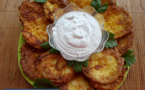 Fokhagymás tésztába mártogatott cukkíni karikák recept fotóval Fokhagymás tésztába mártogatott cukkíni karikák