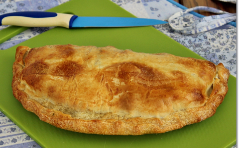Spenótos-sonkás óriás calzone recept fotóval Spenótos-sonkás óriás calzone