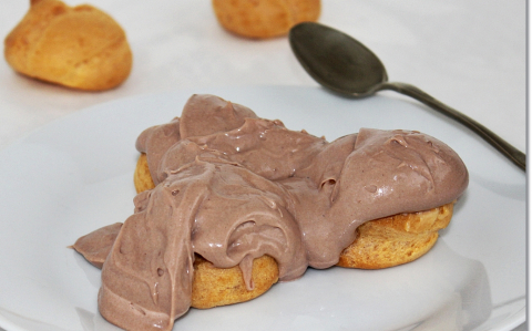 Csokoládés-vaníliás profiterol recept fotóval Csokoládés-vaníliás profiterol