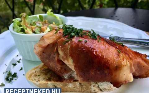 Hamis csirke gordon-bleu ciabattán tálalva mézes-mustáros salátával recept fotóval Hamis csirke gordon-bleu ciabattán tálalva mézes-mustáros salátával