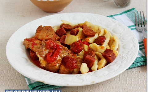 Füstölt húsos-szaftos hússzelet krumplinudlival recept fotóval Füstölt húsos-szaftos hússzelet krumplinudlival