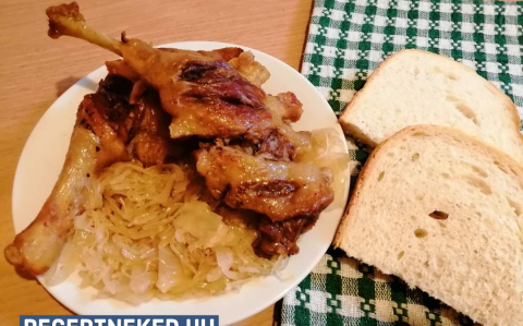 Kacsacomb párolt savanyú káposztával recept fotóval Kacsacomb párolt savanyú káposztával
