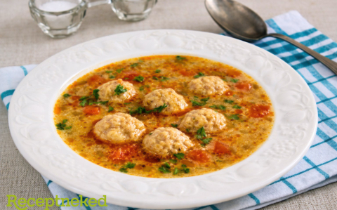 Lencseleves kolbászmorzsás krumpligombóccal