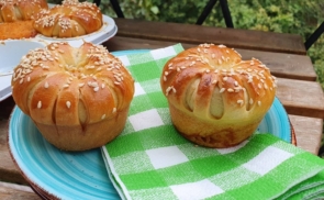 Sajos-pestós muffin