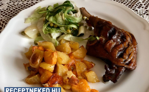 Vörösboros kacsacomb pirított burgonyakockákkal, spenótos-borsós salátával recept fotóval Vörösboros kacsacomb pirított burgonyakockákkal, spenótos-borsós salátával