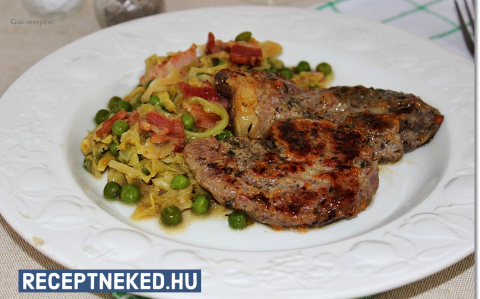 Zöldborsós-szalonnás kelkáposzta sült tarjával recept fotóval Zöldborsós-szalonnás kelkáposzta sült tarjával