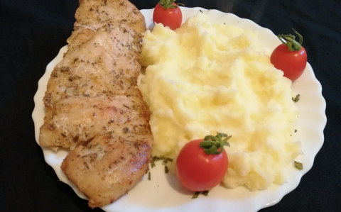Zöldfűszeres csirkemell burgonyapürével recept fotóval Zöldfűszeres csirkemell burgonyapürével