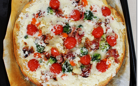 Zöldséges-baconös pizza recept fotóval Zöldséges-baconös pizza