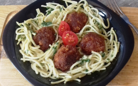 Vajas, petrezselymes spagetti pulyka húsgolyókkal recept fotóval Vajas, petrezselymes spagetti pulyka húsgolyókkal