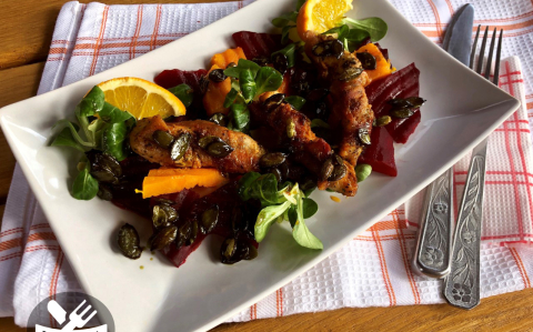 Baconnel bevont pulykamell színes téli salátával recept fotóval Baconnel bevont pulykamell színes téli salátával