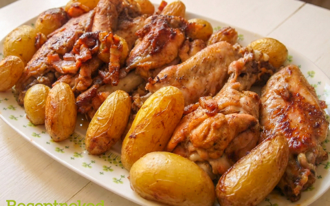 Pulykaszárnyas egytál parázsburgonyával