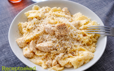 Tejszínes gombás pulykamell farfalle