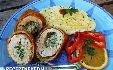 Sajttal és fűszeres vajjal töltött pulykamellrudak recept fotóval Sajttal és fűszeres vajjal töltött pulykamellrudak