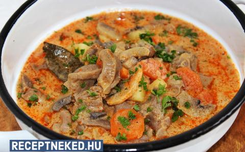 Tejfölös-gombás zúzagulyás recept fotóval Tejfölös-gombás zúzagulyás