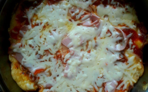 Serpenyős pizza recept fotóval Serpenyős pizza