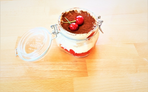 Meggyes tiramisu krémlikőrrel recept fotóval Meggyes tiramisu krémlikőrrel