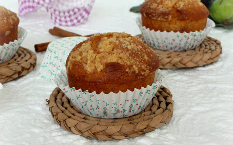 Fügés muffin édes morzsával