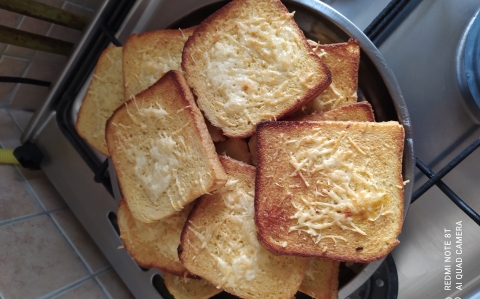 Sütőben sült sajtos bundáskenyér recept fotóval Sütőben sült sajtos bundáskenyér