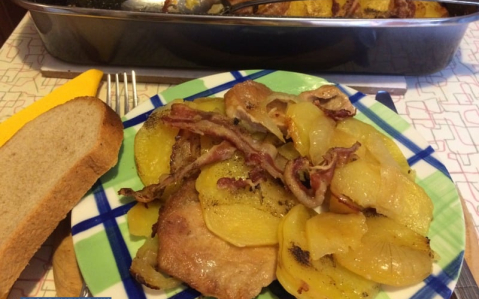 Húsos tepsis krumpli recept fotóval Húsos tepsis krumpli