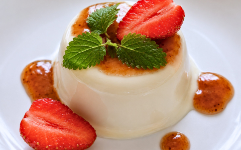 Bodzás panna cotta eperöntettel