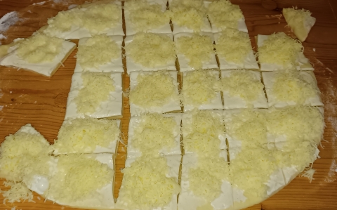 Rongyos sajtos kifli