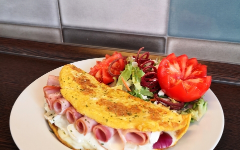 Nagyon cuccos, sajtos omlett recept fotóval Nagyon cuccos, sajtos omlett