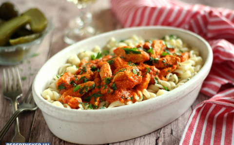 Paprikaszószos csirkepörkölt recept fotóval Paprikaszószos csirkepörkölt