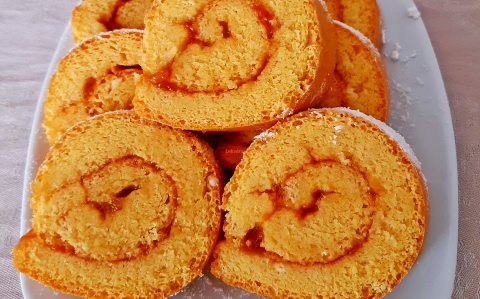 Lekváros piskótatekercs recept fotóval Lekváros piskótatekercs