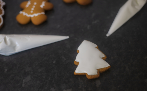 Íróka és terülő cukormáz mézeskalács díszítéséhez recept fotóval Íróka és terülő cukormáz mézeskalács díszítéséhez