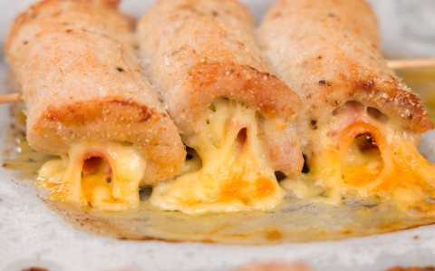 Sajtos-sonkás göngyölt karaj