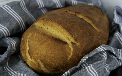 Egyszerű, házi fehér kenyér