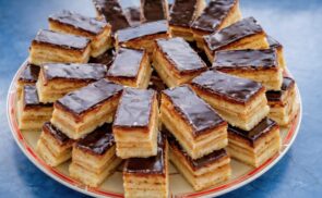 Grízes-mézes süti