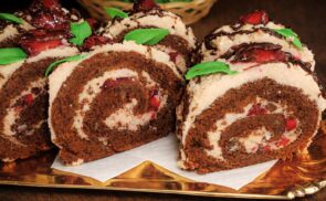 Eperkrémes–kakaós rolád