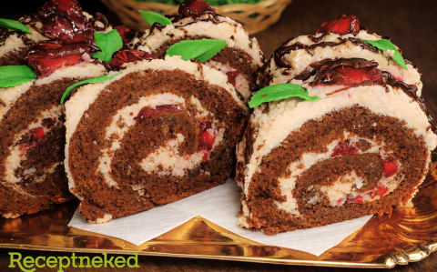 Eperkrémes–kakaós rolád