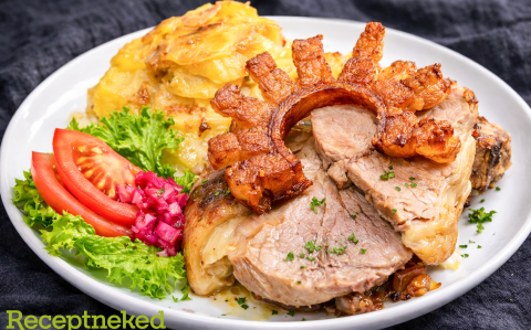 Sörben sült csülök hagymás tepsis krumplival