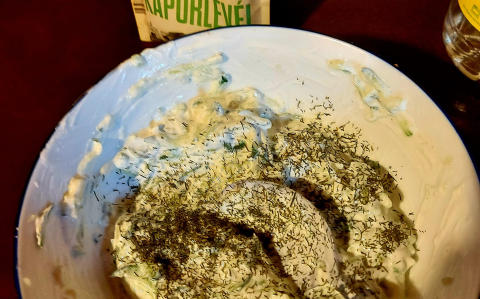 Joghurtos uborkasaláta