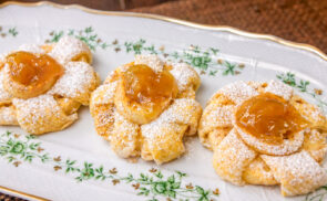 Almagyűrű leveles tésztában