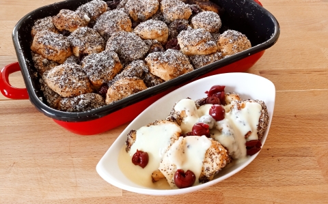 Mákos-meggyes aranygaluska recept fotóval Mákos-meggyes aranygaluska