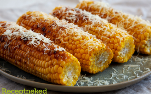 Fokhagymás-parmezános grillezett kukorica