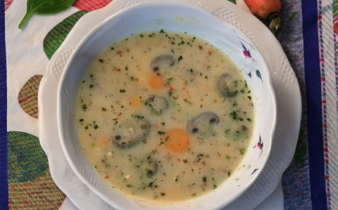 Gombaleves sárgarépával és póréhagymával recept fotóval Gombaleves sárgarépával és póréhagymával