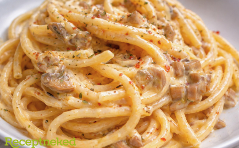 Gombás, sajtszószos makaróni